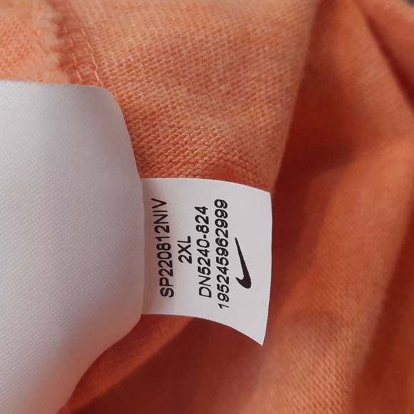 Nike Sportswear Premium Essentials T-Shirt - Picture 4 of 4